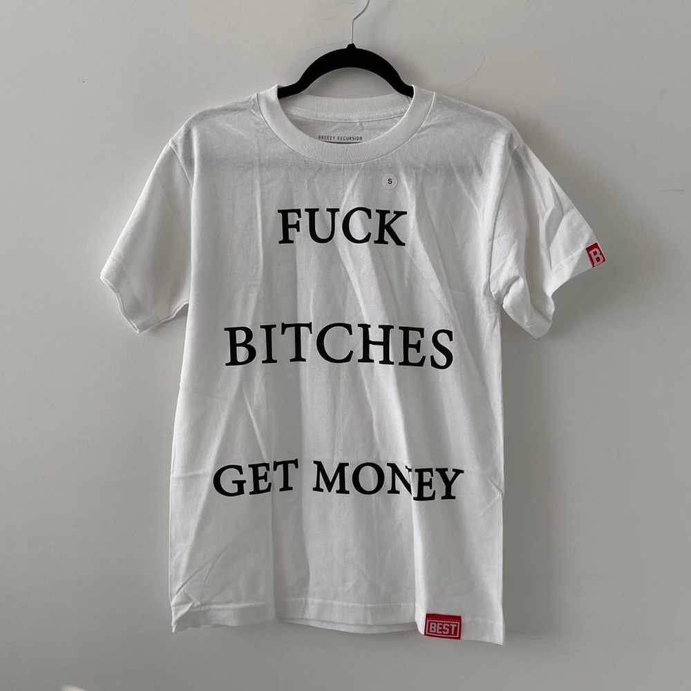 Men’s Breezy Excursion Get Money Tee Size Small